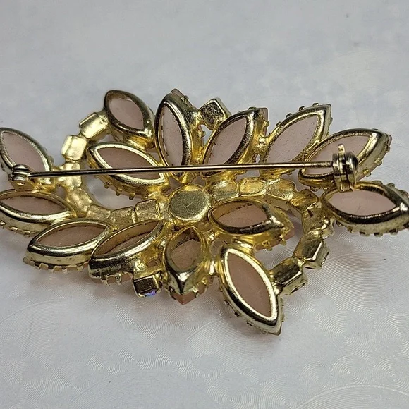 Vintage Juliana D&E Frosted Pink Navette & Aurora Borealis Brooch - Picture 3 of 3
